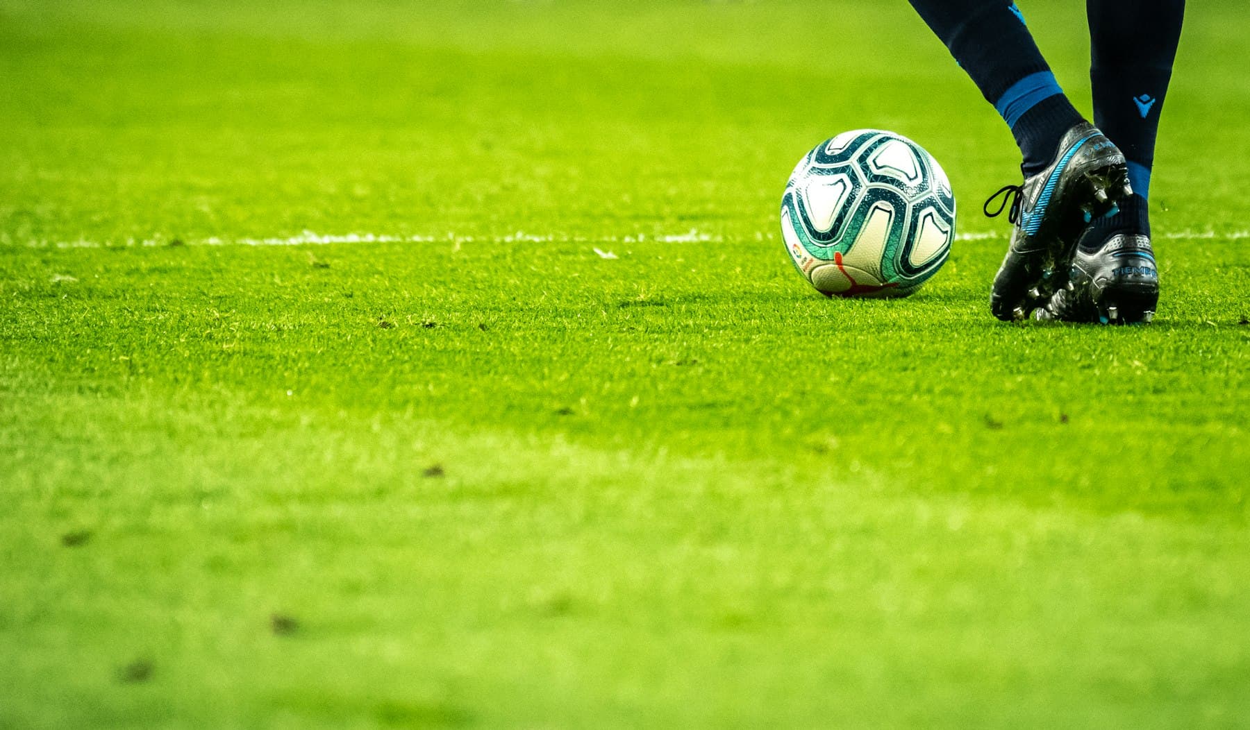 Entrenamiento de academia deportiva en cancha